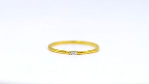 2 ตัง ทองแท้ Happy Jewelry Happy Jewelry แหวนบาเก็ตเม็ดเดี่ยวฝังแนวนอน 9k 37.5% เพชรเกสร BG411