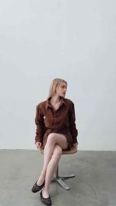 STUDIO UNKNOWN - Louise Jeans Jacket แจ็ตเก็ตยีนส์ดีเทลเลเซอร์ลายโลโก้