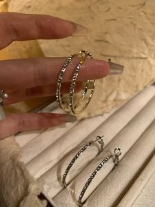 Super Shiny Diamond Embedded Earrings Unique Geometric Design for round Faces Womens Fashion Jewelry Hoops Fresh Outlined