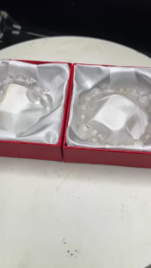 vòng tay hạt chuỗi tròn bằng đá thạch anh trắng tự nhiên hạt 10-11li có hộp đựng và tặng thêm dây dự phòng