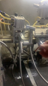 Most Popular One-Switch Two-Way Faucet Spray Suit Two-Way Bathroom Flush Toilet Pipe Sprayer