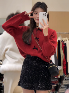 เสื้อสเวตเตอร์คอปกกลมแขนยาวหลวมๆ สไตล์เกาหลีสำหรับผู้หญิง ฤดูหนาว 2023 เสื้อคลุมกันหนาวสีแดง ทรงหลวม ดีไซน์โบว์ผีเสื้อ เสื้อคลุมกันหนาว