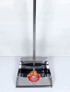 Hót Rác Inox 202 Không Rỉ Sét Rộng 28cm Độ Dày 065mm Tay Cầm Có Móc Treo Tường Dài 70cm