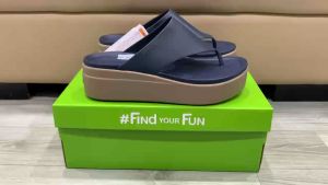 Dép xỏ ngón crocs chuẩn xịn chống hôi chân nhựa tế bào êm mềm đúc liền khối siêu bền đi mưa lội nước đi biển Crocs blooklyn Flip cho nữ đế cao 4cm màu navy