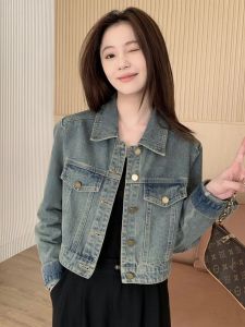 แจ็คเก็ตยีนส์ทรงหลวมสไตล์อเมริกันย้อนยุคสำหรับผู้หญิง ฤดูใบไม้ผลิ 2025 แจ็คเก็ตสั้นทรงหลวมสไตล์ลำลองสำหรับผู้หญิงไซส์เล็ก