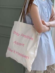 กระเป๋าผ้าใบลายปักตัวอักษรสไตล์เกาหลีแบบลำลองขนาดใหญ่ กระเป๋าสะพายไหล่ข้างเดียว ผ้าฝ้าย กระเป๋าถือสำหรับวัยรุ่น