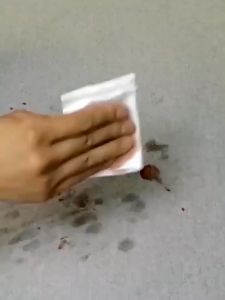 น้ำยาทำความสะอาดโซฟา 500ML กระจ่างใสขึ้นอย่างเร็ว ไม่ทิ้งร่องรอย ไม่ทำร้ายเนื้อผ้า ทำความสะอาดโซฟา น้ำยาซักพรม