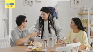 Holisticare Ester C 30 Tablet: Meningkatkan Daya Tahan Tubuh dengan Suplemen Vitamin C