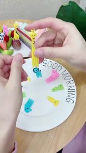 Tusukan Buah Bekal Bentuk Daun Isi 8 Pcs/ Garpu Bento Anak Lucu/ Foodpicks Leaves