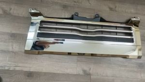 J121S02 CHROME GRILLE SALONG TOYOTA HIACE VAN KDH200 14YR VENTURY TYPE