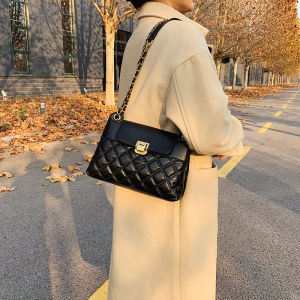 Fashionable Large Capacity Womens Crossbody Bag Chain Design Soft PU Leather Shoulder Bag Casual Leisure Handbag for Youth