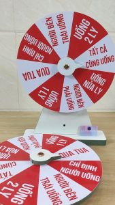 Vòng quay ăn nhậu 8 ô trắng đỏ bằng gỗ MDF chống nước an toàn