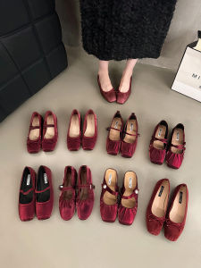 รองเท้า Mary Janes สีแดงสไตล์ย้อนยุคระดับไฮเอนด์สำหรับผู้หญิง ฤดูใบไม้ผลิและฤดูใบไม้ร่วง รองเท้าส้นแบน พื้นยาง ทรงหัวเหลี่ยม