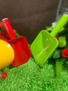 Đồ xúc đá xúc gạo bằng nhựa kích thước nhỏ trung lớn có cán cầm chắc chắn và vệ sinh thương hiệu Châu Hưng