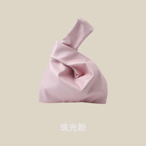 กระเป๋าสะพายข้างสีพื้นสำหรับผู้หญิง กระเป๋าสะพายข้างแบบมีสายรัดแบบลำลองสำหรับเดินทางในช่วงฤดูร้อนปี 2024 กระเป๋าสะพายข้าง PU ขนาดเล็ก