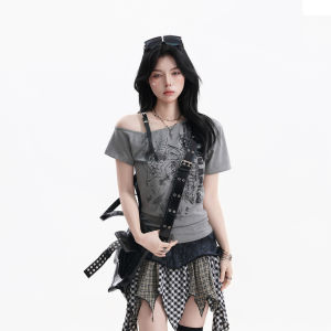 zuocisankon | Aesthetic Vintage Asymmetrical Shoulder Fitting Womens T-Shirt