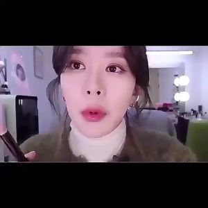 Nexlent Round Head Lipstick Brush: A Multifunctional Beauty Tool