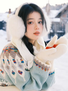 White Fluffy Ear Muffs Womens Style Winter Warmth Windproof Iceproof Ear Protection Ear Covers Fashionable Fake Fur Design