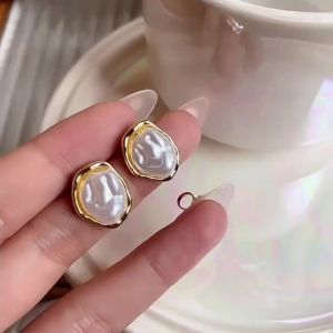 2026 New Fashion Metal Irregular Pearl Stud Earrings For Women Elegant Gold Silver Color Geometric Personality Earrings Jewelry