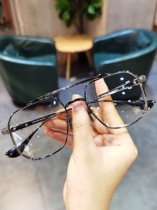 C&H แว่นสายตาสั้นกรอบไทเทเนียมสำหรับแก้วเบาพิเศษใหม่ของผู้ชายที่มีกรอบป้องกันแสงสีฟ้าสำหรับแว่นตาผอมของผู้หญิง