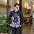 pakaian pria lengan panjang batik solo Jokowi hitam. 