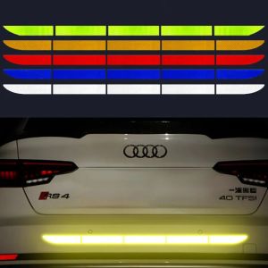 Xe đuôi chống va chạm dán phản quang xe hơi phổ thông cảnh báo an toàn phản chiếu cao Băng ô tô dải phản quang dạ quang