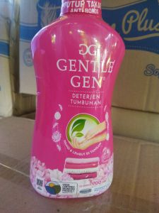 Detergen cair Gentle gen botol 700 ml