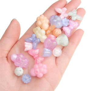 ลูกปัดอะคริลิคน่ารักสุ่มสีผสมแพคเกจทำด้วยมือสร้อยข้อมือสร้อยคอต่างหูพวงกุญแจการทำเครื่องประดับหัตถกรรม DIY