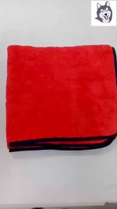 ผ้าไมโครไฟเบอร์สีแดงกุ้นขอบดำ ขนาด กว้าง60ยาว60 ซม. 600 GSM