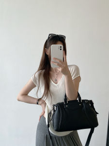 Áo Thun Knit Cổ V Giúp Gọn Người