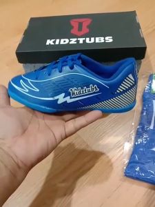 KIDZTUBS Sepatu Futsal Anak Paket Komplit Sepatu Futsal Tas Skin Deker Kaos Kaki Usia 6-10 Tahun Size 28 29 30 31 32 33 34 35 36 37 KDZ1341011825