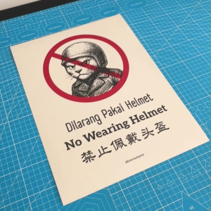 No Wearing Helmet Prohibition. Dilarang Memakai Topi Keledar. 此处禁止佩戴头盔. Sticker Sign Signage. Cat Kucing Special Design