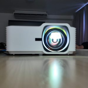 ViewSonic LS711HD Short Throw Laser Projector โปรเจคเตอร์ 4200 Ansi Lumens Full HD 1080p (ฉายใกล้ เงาไม่บังจอ สำหรับห้องเรียน/ประชุม/ออฟฟิศ Home Theater/Gaming อายุยาว 30000 ชม. ใช้งานได้นาน ออกใบกำกับภาษีได้ ประกันศูนย์ 3 ปี)