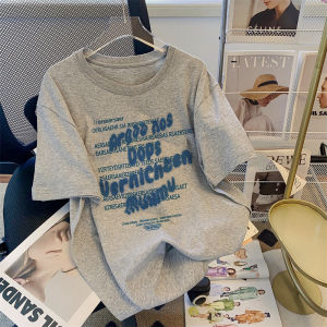 เสื้อยืดคอกลมแขนสั้นผ้าฝ้ายสีเทา ดีไซน์ตัวอักษร ทรงหลวม แฟชั่นฤดูร้อน 2024 สำหรับผู้หญิงวัย 18-24 ปี