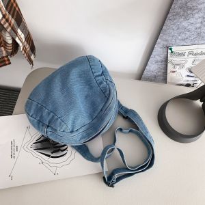 ทันสมัย เดนิม กระเป๋าสะพายไหล่เล็ก 2023 ใหม่ อินเทรนด์ Ins Atmosphere นักเรียน กระเป๋าผู้ชายสไตล์เดียวกันกระเป๋าสะพายข้างฉากพักผ่อน