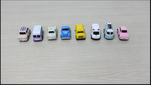 Đồ chơi mô hình xe ô tô kim loại mini chạy cót tỷ lệ 1:64 an toàn cho bé có thể trang trí nhiều mẫu mã đa dạng