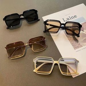 🔥🔥Roman Holiday Fashion Shades Sunglasses Beach Gradient Sunglasses Stylish Individualized Sunglasses Women Street Photo Pose Style Sun Protection Sunglasses UV400 for Women Men