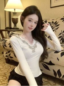 เสื้อยืดคอวีสั้นเซ็กซี่สำหรับผู้หญิง ทรงเข้ารูป สไตล์ย้อนยุค ฤดูใบไม้ร่วง/ฤดูหนาว เสื้อชั้นในแขนยาว ผ้าขนแกะผสมโพลีเอสเตอร์