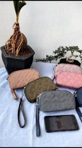 Dompet Nyaman untuk Wanita: Dompet 2 Ruang & Bahan Cokelit Sintetis
