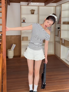 Áo thun nữ tay ngắn kẻ sọc lệch vai phiên bản Hàn Quốc dáng ôm eo thon gọn hở vai