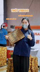 Thớt gỗ tràm keo Vibasic ghép dựng block kích thước 350x250x38mm dùng để chặt
