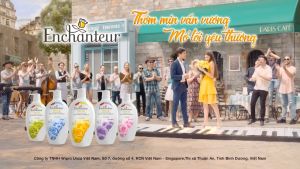 Sữa Tắm Hương Nước Hoa Dưỡng Da Thơm Mịn Enchanteur Charming/Sensation (900g)