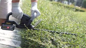 เครื่องตัดแต่งพุ่มไม้ไร้สายosuka 20v OCHT436-M1/D1(ครบชุด) OCHT436-N (เฉพาะเครื่อง) คอมโบเลื่อย+ตัดแต่งพุ่ม OCK166-D2