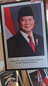 REX FOTO + BINGKAI PRESIDEN & WAKIL PRESIDEN 10R ads REKSA EXPRESS