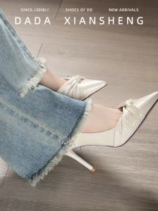 รองเท้าส้นสูงหัวแหลมสไตล์เกาหลีสำหรับผู้หญิง ฤดูใบไม้ร่วง 2024 รองเท้าส้นแบนหัวแหลมแบบผูกโบว์ รองเท้าส้นเตี้ยแบบสวมสบาย