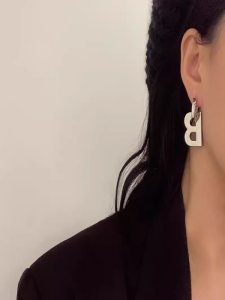 Fashion Style Earrings B Alphabet Letter Earrings Female Niche Style Fancy Stylish New Arrival Tide Minimalist Elegant Fall and Winter Ear Studs
