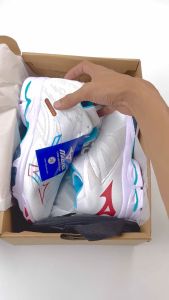 Sepatu Volly Mizuno Wave Lightning Z7 Volleyball - Cewek/Pria/Wanita - Material & Care: Synthetics/Textile - Abrasion-Proof Rubber Sole - Breathable - Removable Insoles