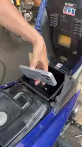 Cốp đựng đồ ex 150 và ex 155  nhựa cứng  tận dụng khoảng trống dưới yên  lắp như zin  không chế cháo ( phụ tùng dọn xe )