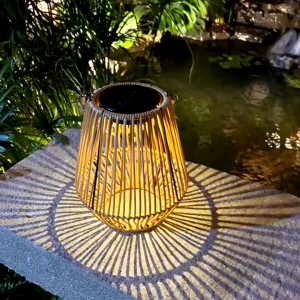 โคมไฟไม้ไผ่เทียมสาน โคมไฟตกแต่งลาน การออกแบบสร้างสรรค์สไตล์จีนเหมาะสำหรับแขวนกลางแจ้ง พลังงานแสงอาทิตย์ขับเคลื่อน