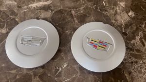 Logo chụp mâm ốp lazang bánh xe ô tô Cadillac Escalade Đường kính ngoài 199mm đường kính chân cài 189mm cao 30mm - KDLK-019